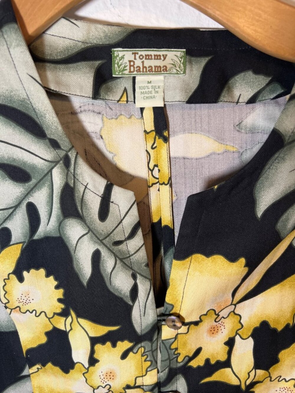 women's TOMMY BAHAMA vintage silk size M medium hawaiian print sleeveless top - Picture 2 of 4